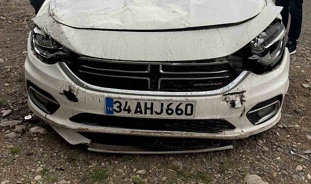 Otomobil 3 metre yükseklikteki köprüden uçtu: 3 yaralı