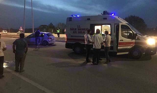 Otomobil aydınlatma direğine çarptı: 1 ölü