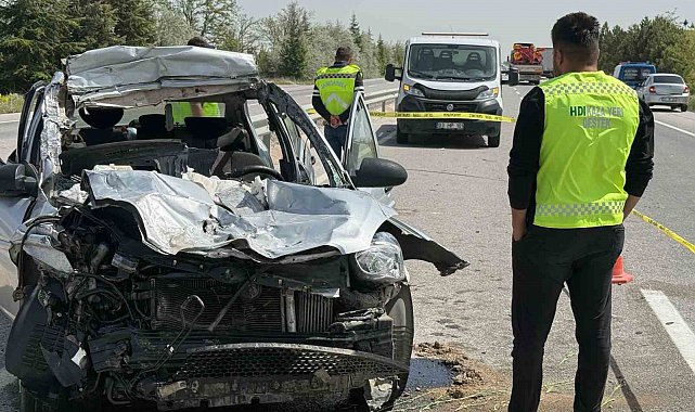 Otomobil tıra arkadan çarptı: 1 ölü, 4 yaralı