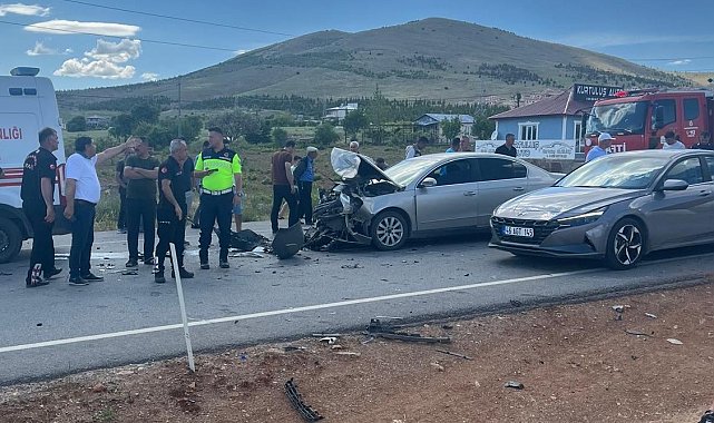 Otomobiller çarpıştı: 6 yaralı