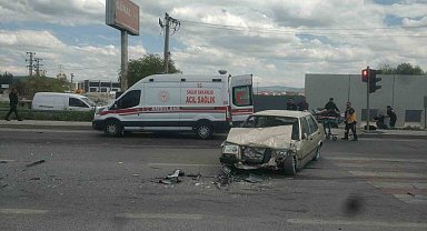 Otomobillerin çarpıştığı kazada 4 kişi yaralandı