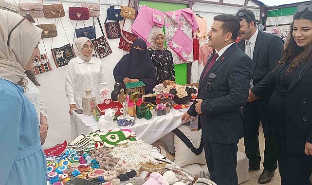 Özalp'te yılsonu sergisi