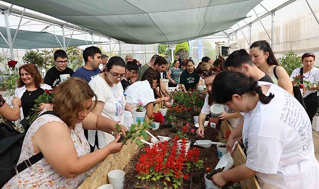 Özel eğitim öğrencileri çiçek dikti