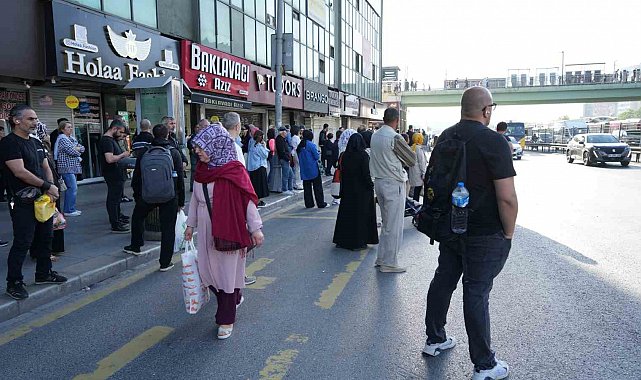 Özel halk otobüsleri kontak kapattı, vatandaşlar yolda kaldı