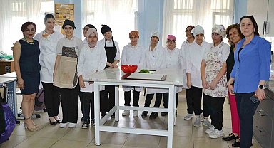 Özel öğrenciler uygulamalı eğitimle mutfak becerilerini geliştiriyor