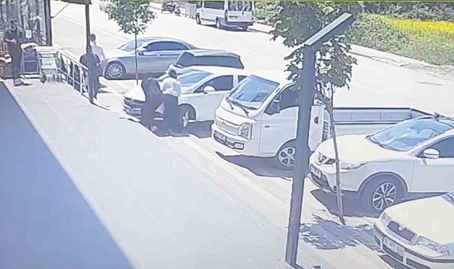 Park edilmek istenen otomobilin çarptığı öğrenci ağır yaralandı