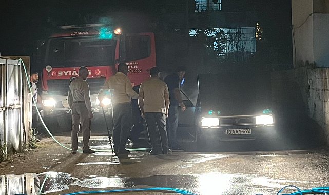 Park halindeki otomobil alev aldı