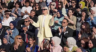 Pelitözü Gençlik Festivalinde üniversiteliler coşkuyla eğlendi