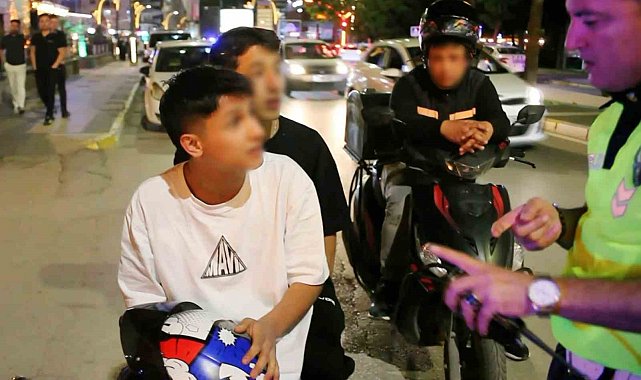 Polise dil döküp gazeteciye el salladı ama cezadan kurtulamadı