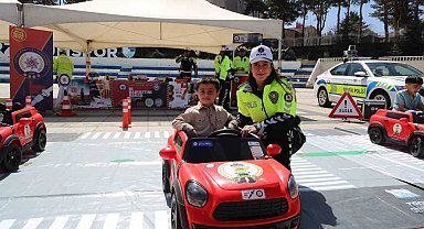 Polisten vatandaşa uygulamalı bilgilendirme