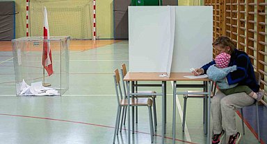 Polonya'da halk cumhurbaşkanlığı seçimi için sandık başında