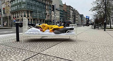 Profesörden Brüksel'de "göç" performansı