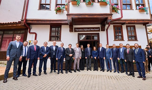 "Yarının Köyleri" projesinin üçüncü durağı olan Taraklı Dijital Merkezi ilk 6 ayı tamamladı