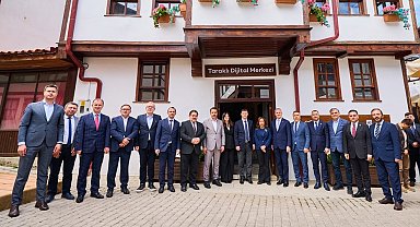 "Yarının Köyleri" projesinin üçüncü durağı olan Taraklı Dijital Merkezi ilk 6 ayı tamamladı