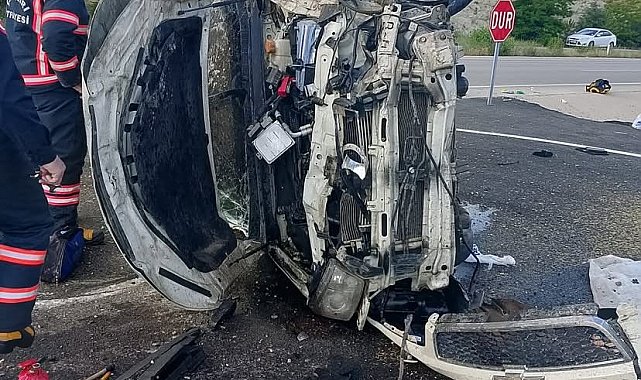 Refüje çarpan otomobil takla attı: 1 ölü, 3 yaralı