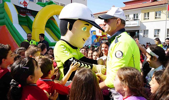 Renkli yüzler, mutlu çocuklar: Trafik bilinci eğlenceyle aşılandı