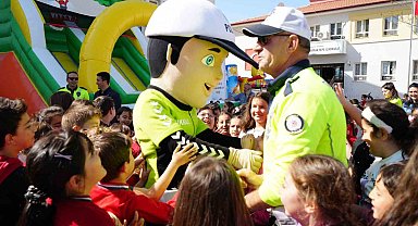 Renkli yüzler, mutlu çocuklar: Trafik bilinci eğlenceyle aşılandı