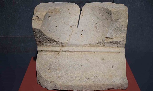 Roma Dönemi'ne ait güneş saati Samsun Müzesi'nde sergileniyor