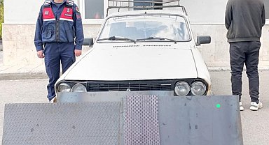 Römork arka kapağını çalmak isteyen şahıs yakalandı