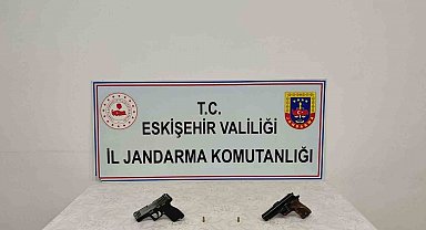 Ruhsatsız tabanca satmaya çalışırken yakalandı