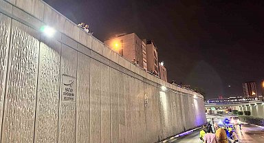 Saate aldırış etmeden alt geçitte yaşanan kazayı film gibi izlediler