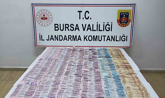 Sahte jandarmayı gerçek jandarma yakaladı