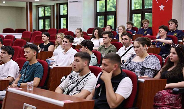 Sakarya Büyükşehir'in 'dirençli şehir' hedefi farklı renklerden gencin ilgi odağı oldu
