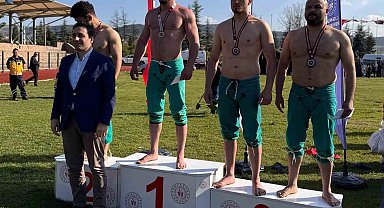 Sakarya Büyükşehirli pehlivanlardan Bilecik'te bir altın bir gümüş madalya