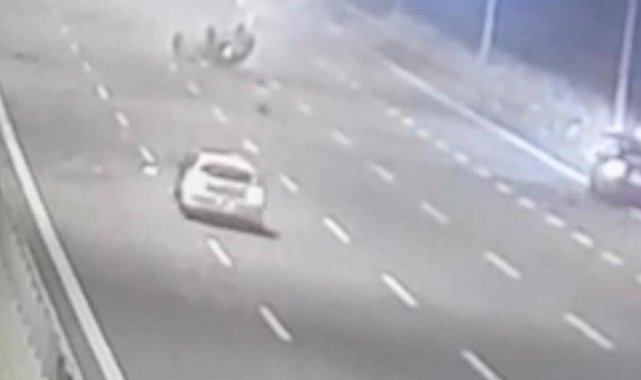 Sakarya'da feci kaza: 9 yaşındaki çocuk taklalar atan otomobilden yola savruldu