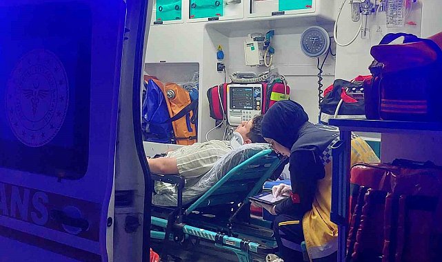 Sakarya'da otomobil ile motosiklet çarpıştı: 3 yaralı