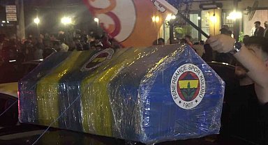 Şampiyonluk kutlamalarında Fenerbahçe tabutu taşındı