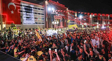 Şampiyonluk maçı dev ekranda yayınlandı