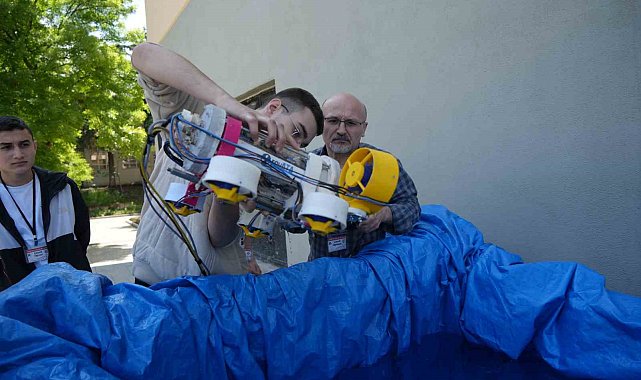 Samsun'da meslek liseliler su altında gidebilen ve görüntü kaydeden araç yaptı