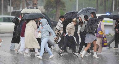 Samsun'da sağanak yağmur ve dolu hayatı olumsuz etkiledi