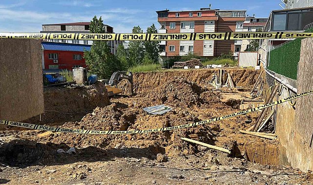 Sancaktepe'de inşaat alanında toprak kayması: 3 işçi kurtarıldı