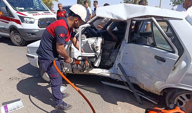 Şanlıurfa'daki zincirleme kazada araçta sıkışan 2 kişi yaralandı