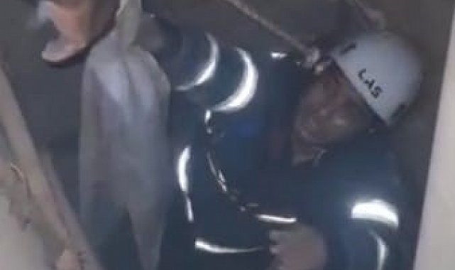 Şanlıurfa´da havalandırma boşluğuna düşen 3 yavru kedi kurtarıldı