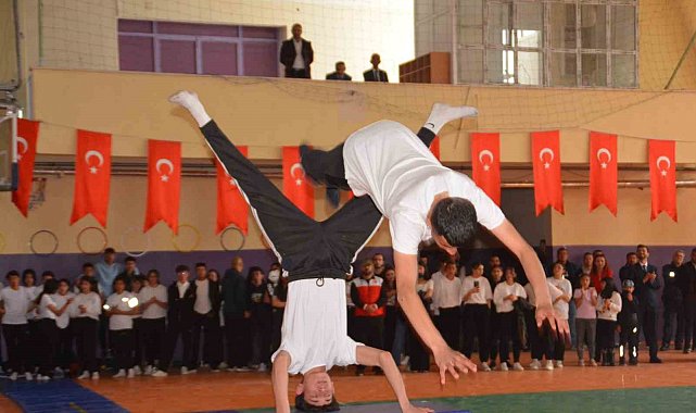 Sarıkamış'ta 19 Mayıs coşkuyla kutlandı