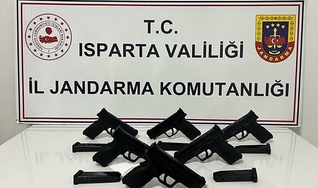Şarkikaraağaç'ta ruhsatsız silah operasyonu