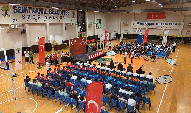 Şehitkamil'de başarılı sporcular ödüllendirildi