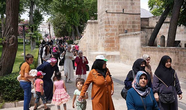 Şehitkamilli kadınlardan Şanlıurfa'ya tarihi gezi