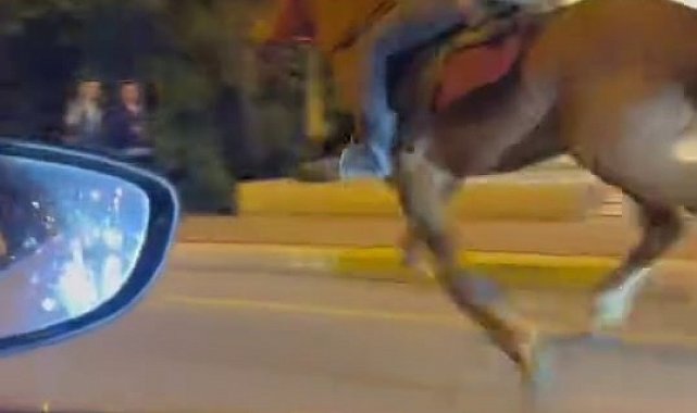 Şehrin göbeğinde dörtnala giden atı gören dönüp bir daha baktı
