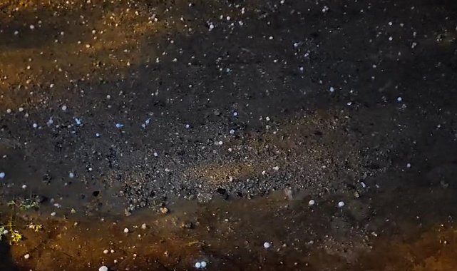 Şemdinli'de misket büyüklüğünden dolu yağdı