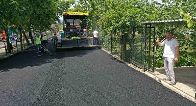 Serdar Mahallesi'nde sıcak asfalt çalışmalarında son aşamaya gelindi