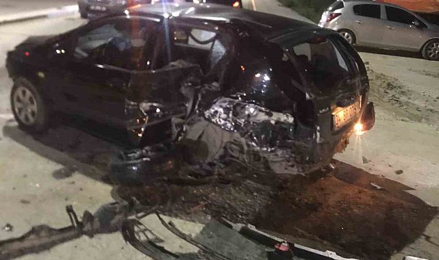 Serik'te iki otomobil çarpıştı: 2 yaralı