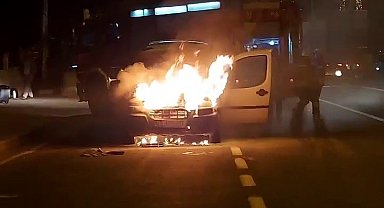 Seyir halindeki araç alev aldı