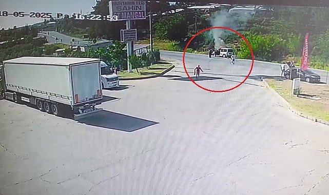 Seyir halindeki araç yandı, ilk müdahaleyi vatandaşlar yaptı
