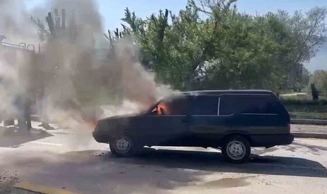 Seyir halindeki Fiat Tofaş alev alev yandı