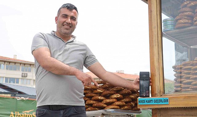 Seyyar simit tezgâhına POS cihazı koydu