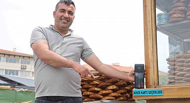 Seyyar simit tezgâhına POS cihazı koydu